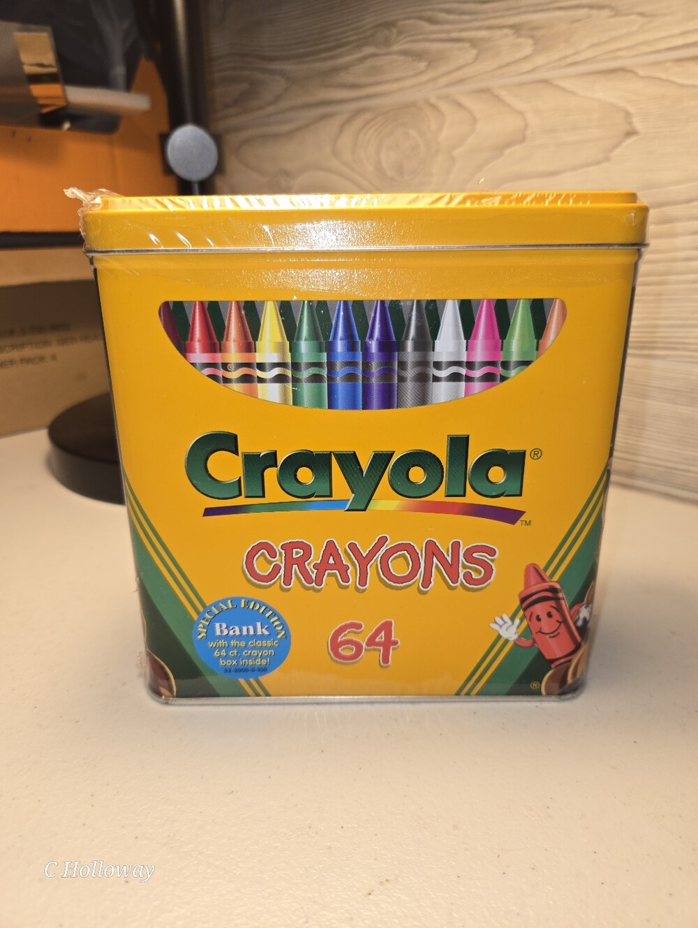 VINTAGE CRAYOLA CRAYONS 2000 Binney & Smith Special Edition Bank Tin 64 SEALED!